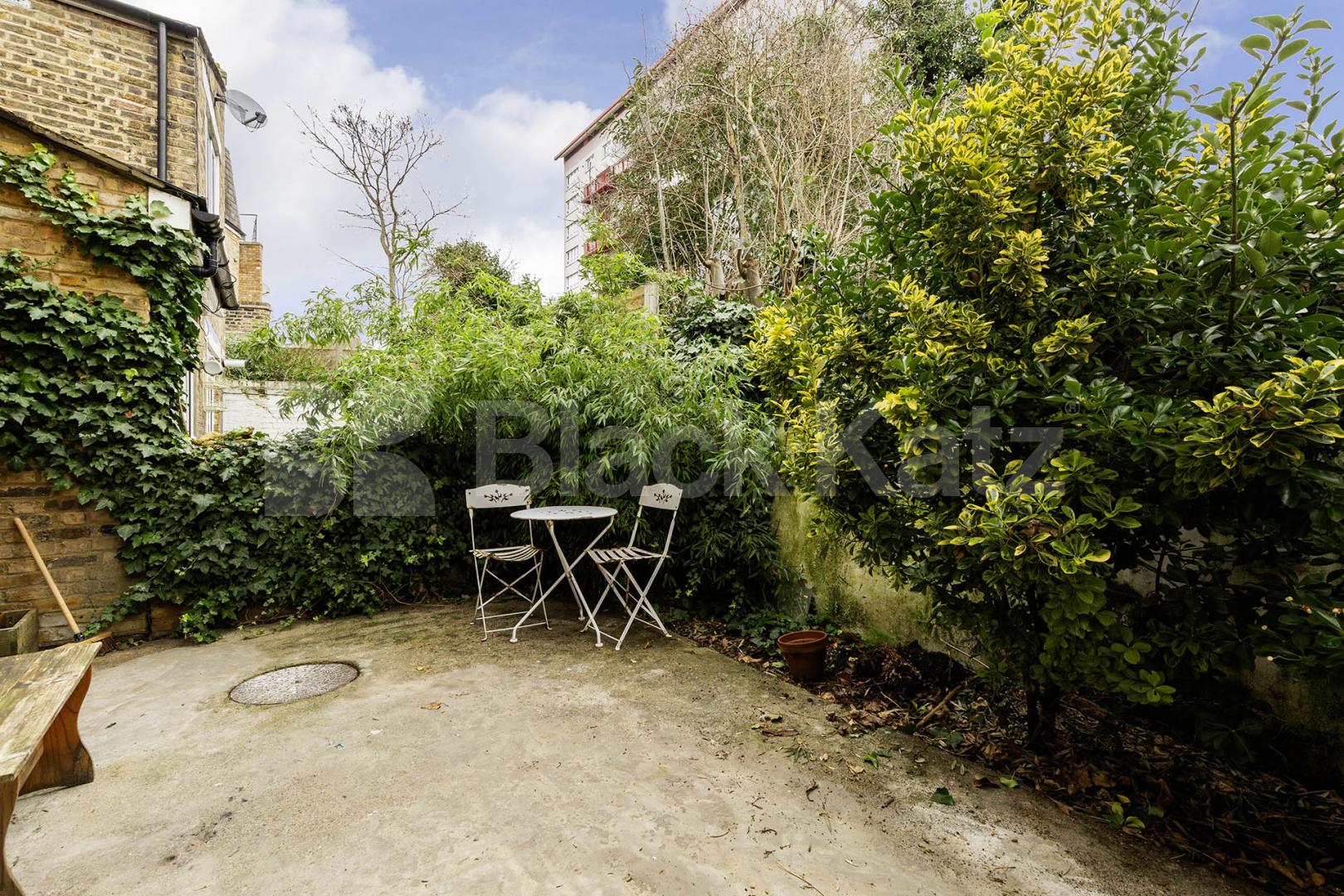 4 bedroom house located a short walk to Stoke Newington Station  Listria Park, Stoke Newington